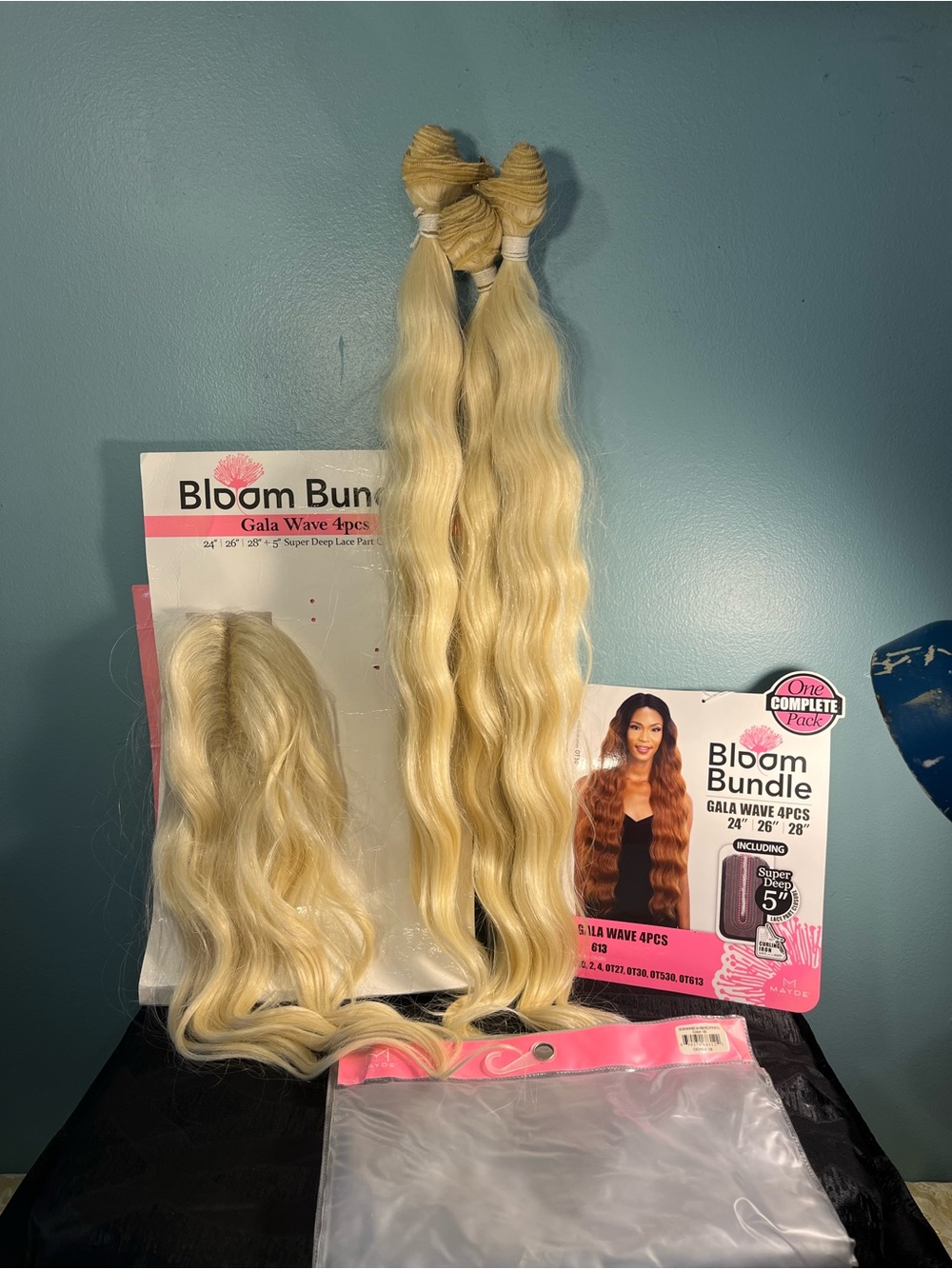 Mayde blonde Synthetic Fibers hair extensions Gala wave 4pcs:24”, 26, 28”